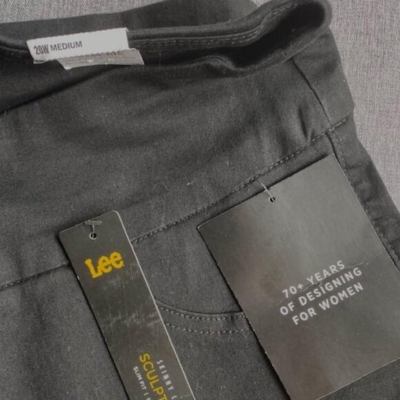 Lee Sculpting Slim Skinny Pull-On Plus, Black 20W - Picture 3 of 8